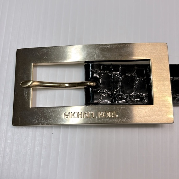 Michael Kors Brown Patent Leather w/Gold Embellished Buckle 553807. Size M - Picture 5 of 10